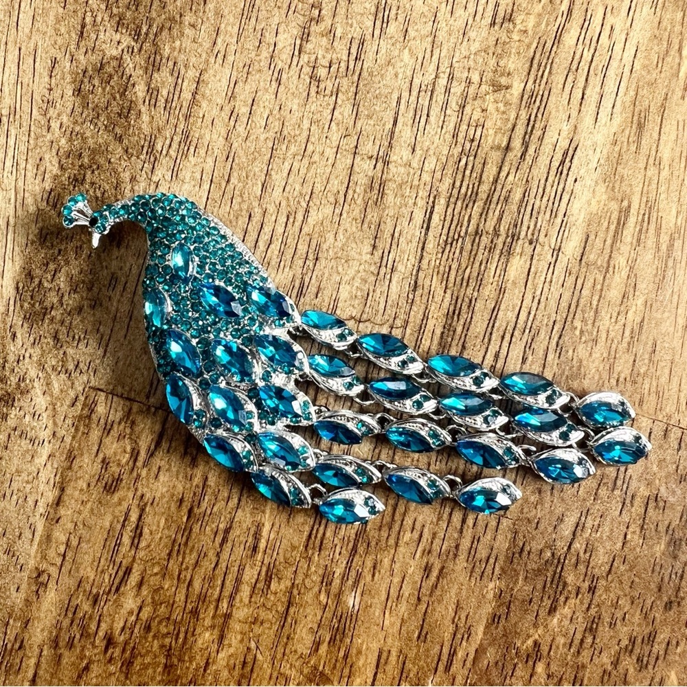 Silver Tone Peacock Rhinestone Brooch Pin Blue Gemstone Sparkly Large Bail - Picture 9 of 9